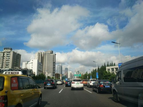 上海外牌双休日可以上高架吗,上海双休日限行吗
