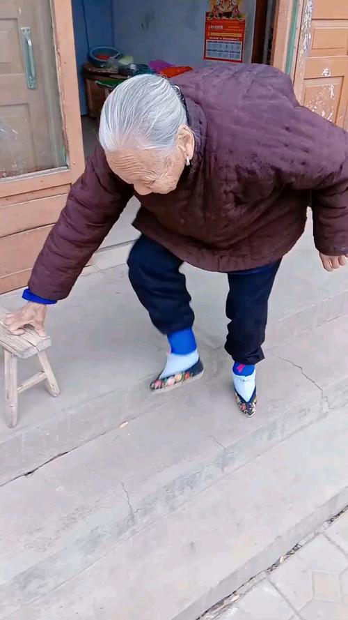 为何缠足要称为三寸金莲,三寸金莲裹脚布-第5张图片-文史 为何缠足要称为三寸金莲,三寸金莲裹脚布-第5张图片-文史