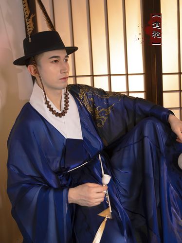 明朝服饰：明太祖传朱元璋传承汉服的特点（朱元璋恢复汉服）