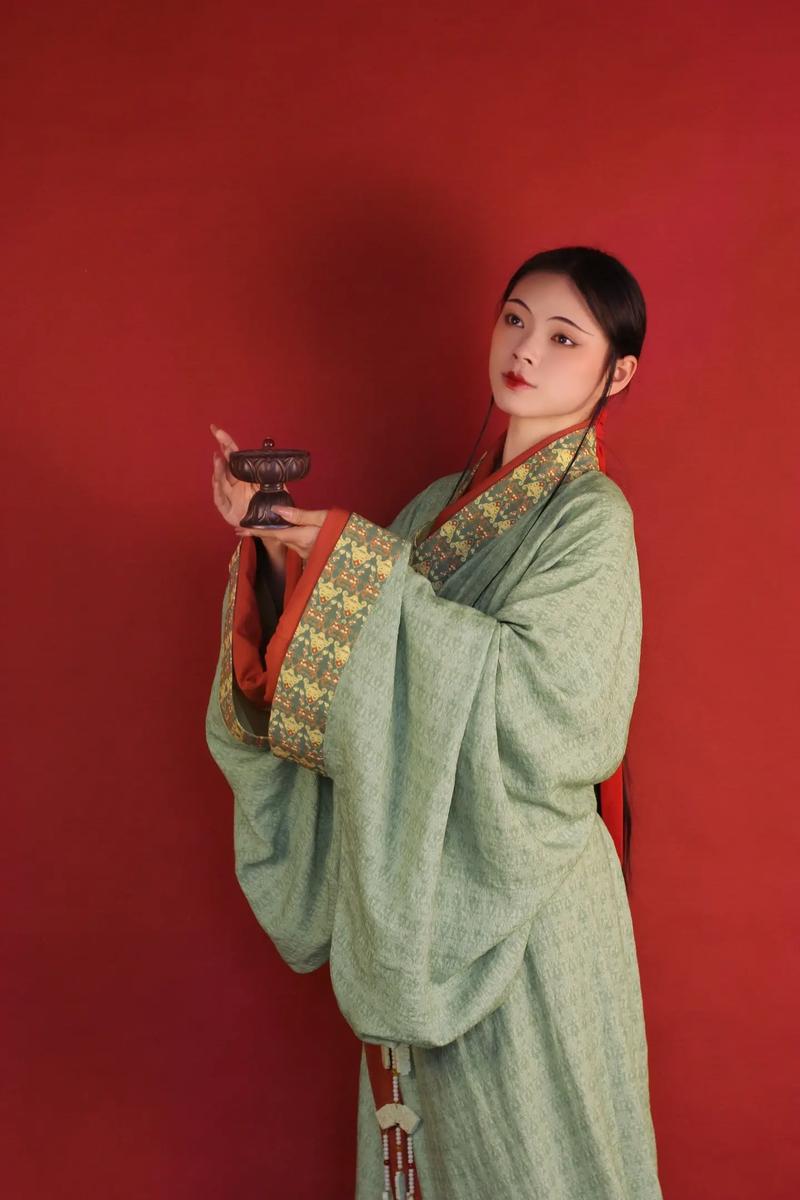 春秋战国服饰:楚国妇女流行什么样的服饰(楚国人穿的服装叫什么)-第3张图片-文史 春秋战国服饰:楚国妇女流行什么样的服饰(楚国人穿的服装叫什么)-第3张图片-文史