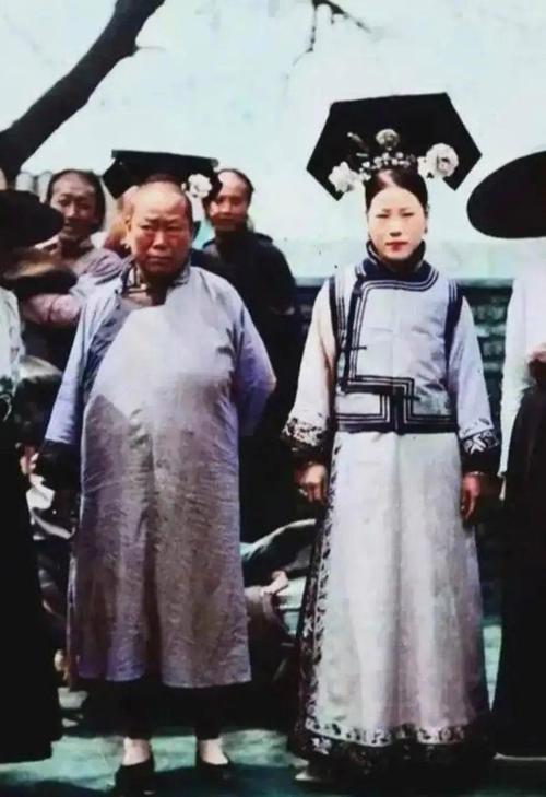 关于中国清朝不同阶层男女服饰的特点的信息-第2张图片-文史 关于中国清朝不同阶层男女服饰的特点的信息-第2张图片-文史